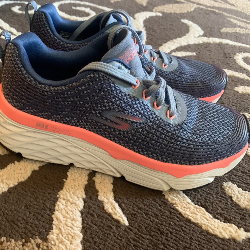 Used- worn two times. Skechers woman’s shoes.